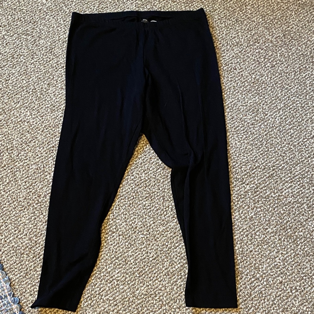 Old Navy Lady’s Black light-weight leggings